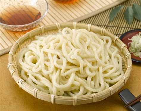 Sopa De Macarronete Japonesa De Ramen Do Udon no Cozimento Do Japonês