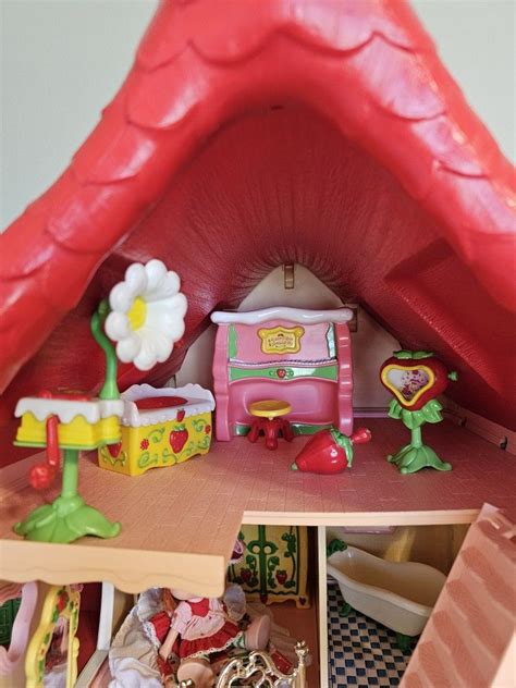 Strawberry Shortcake House Attic | Vintage strawberry shortcake dolls, Strawberry shortcake ...