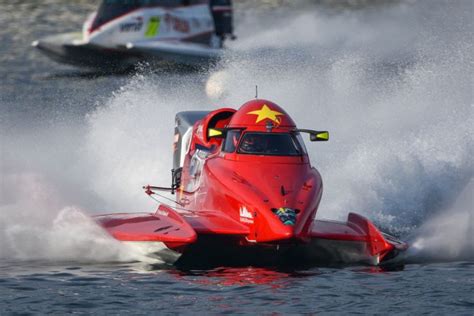 Andersson Dan Erik Stark Pimpin Sprint Race 1 Dan 2 F1H2O