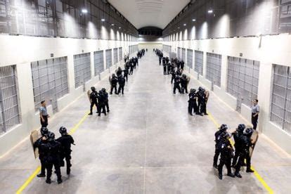 "The largest prison in America": the gigantic prison of Bukele to lock up the gangs - The ...