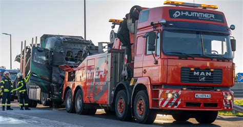 Lkw Auf Autobahn Erneut In Brand Geraten