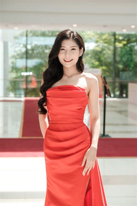 Nữ MC SEA GAME Nữ sinh trường Báo với vẻ ngoài như hot girl còn chưa tốt nghiệp đại học đã