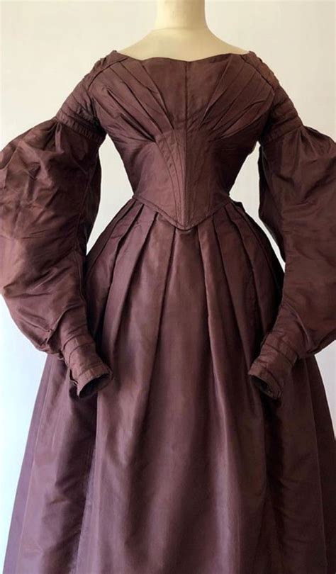 Pingl Par Lexi Nelson Sur Historical Clothing Robe