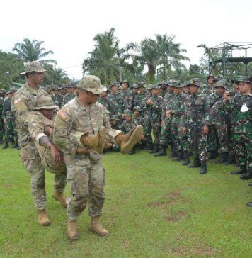 Prajurit Yonif Raider Ps Bersama Tim Mtt Sfab Us Army Latihan Tccc