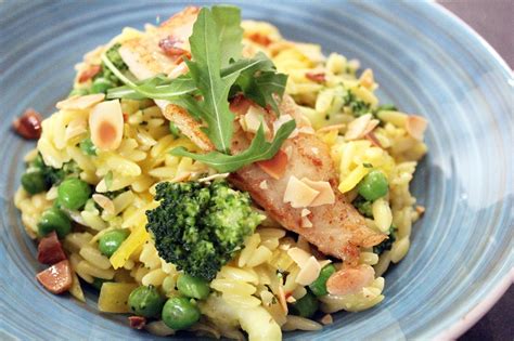 Rode poon met koolrabi, broccoli en orzo (Jeroen Meus)