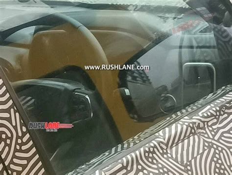 2021 Mahindra Scorpio interior & sunroof spied