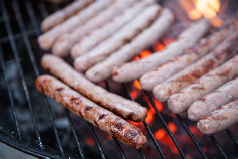 Comment Cuire Les Saucisses Au Barbecue Juste Cuites Sans Les Br Ler