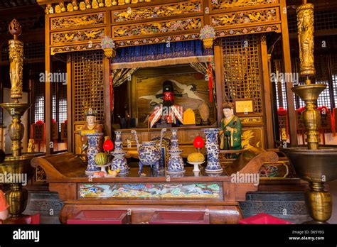 Un Altar En Chenghuang Miao O Templo Del Dios De La Ciudad En Los