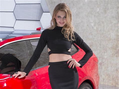 Las Chicas Del Auto Show De Ginebra 2015