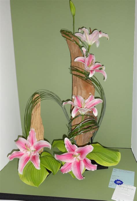 A stretch floral design that won 1st place in a standard flower show ...