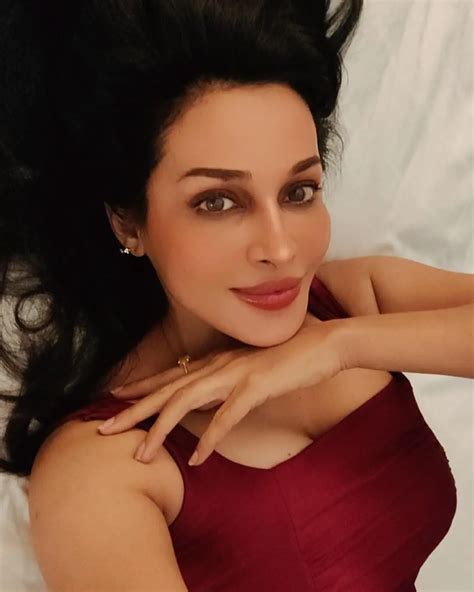 Imagine Wife Like Flora Saini Waking Up Next To You Scrolller