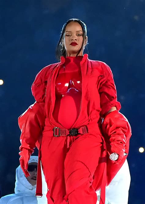 Rihanna Used These Fenty Beauty Products At The Super Bowl