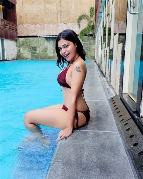 Dharsha Gupta Sizzling Pictures Go Viral On Internet Filmibeat