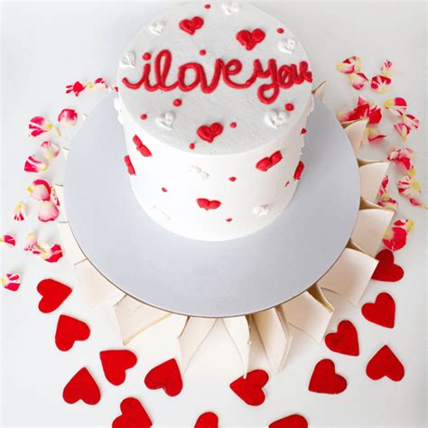 Order Love Cakes Online From Creamone Dubai S Cake Shop