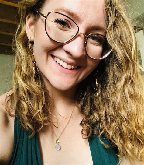 Emily Walsh's Instagram, Twitter & Facebook on IDCrawl