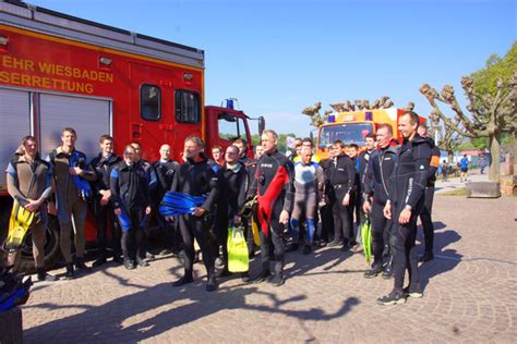 Wiesbadenaktuell Ab Ins Wasser Taucher Gehen Auf Rhein Tour