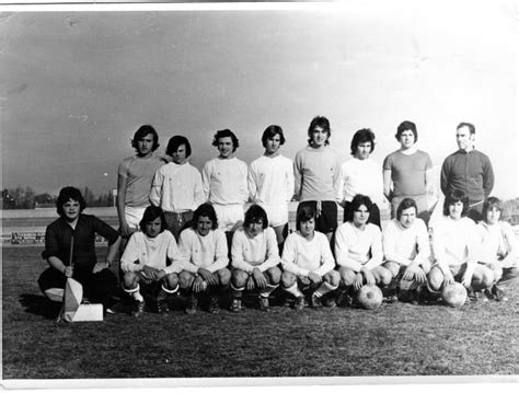 Photo De Classe Equipe De Foot De 1976 Lycée Général Et Technologique