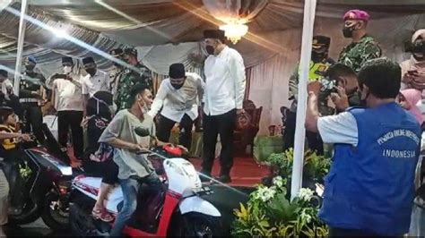 Edy Ijeck Bobby Dan Aulia Rachman Salat Ied Bersama Di Lapangan