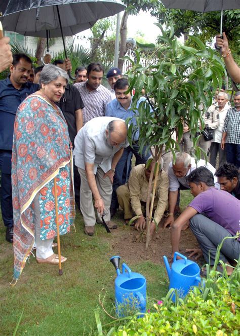 Lg Delhi On Twitter Tree Plantation At Raj Niwas Premise Today My