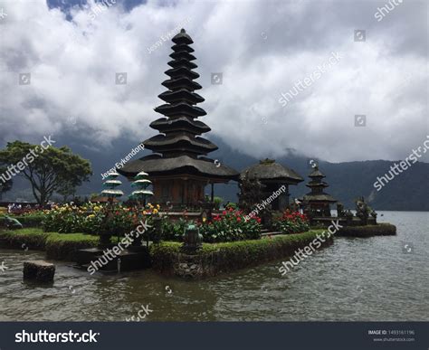 Beratan Floating Temple Bedugul Bali Stock Photo 1493161196 Shutterstock