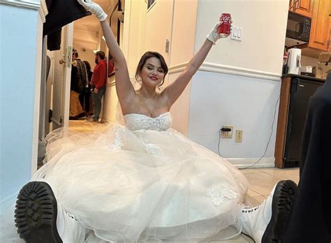 Se Casa Selena Gomez HOT 102