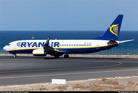 EI EVX Ryanair Boeing 737 8AS WL Photo By Florencio Martin Melian ID