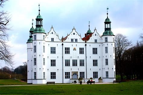 Castle,moated castle,northern germany,building,towers - free image from ...