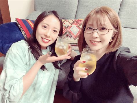 内山夕実 中・高校の同級生・斉藤麻衣子とお酒を飲む🥃 Moe Zine