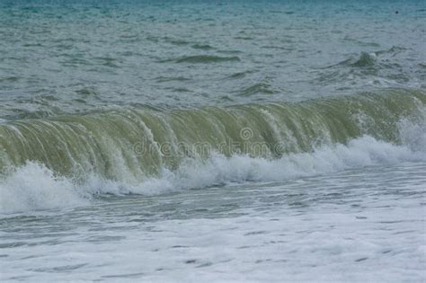 Paisagem Marinha Uma Praia Espumante Ondas Em Espuma Branca Foto