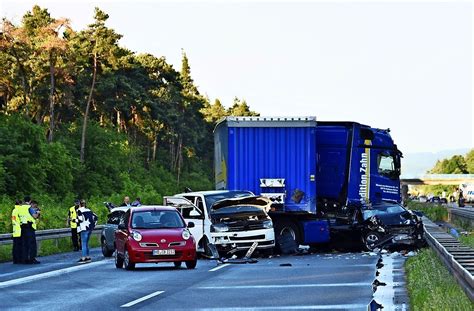 T Dlicher Lkw Unfall Kein Verlass Auf Bremsassistenten