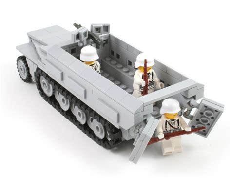 SdKfz 251 Ausf D Halftrack Personnel Carrier - Brickmania Toys