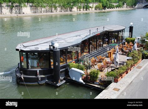 Restaurant Le Quai De Seine Paris France Photo Stock Alamy