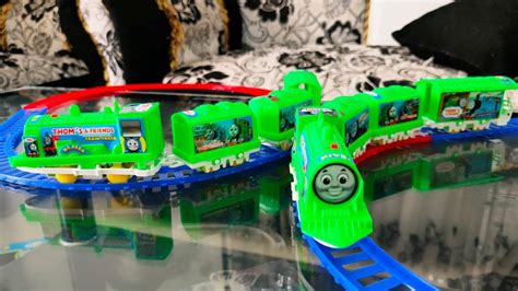 Unboxing Dan Merakit Kereta Api Thomas Hijau Thomas And Friends