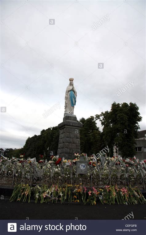 Statue De La Vierge Marie Reine De La Paix Banque De Photographies Et D