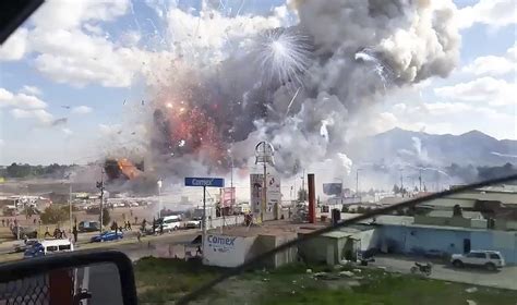 En Fotos La Explosión En El Mercado De Pirotecnia Más Grande De México Noticias Univision