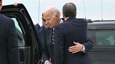 Joe Biden Us Pr Sident Ndert Reisepl Ne Umarmung F R Hunter Biden