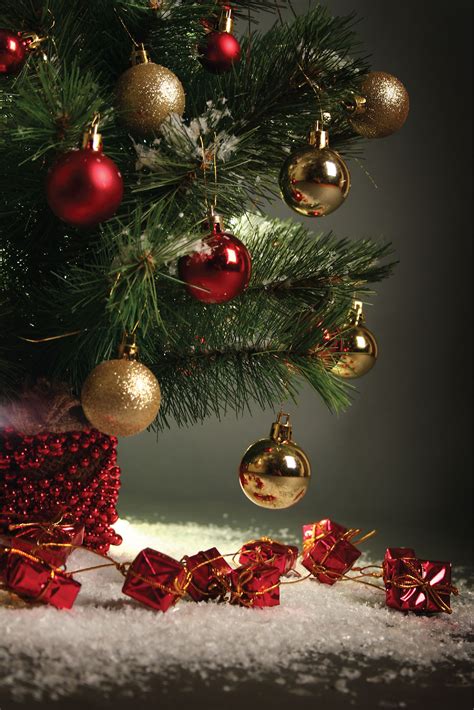 Decorating Garland With Ornaments Artofit