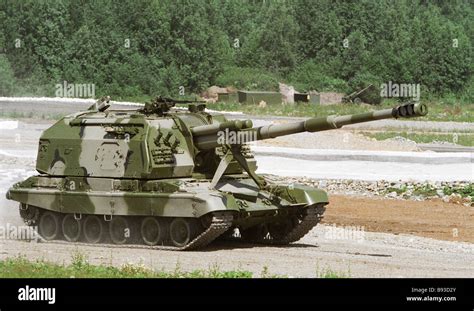 Mm Msta S Self Propelled Howitzer At The Second Ural Arms Exhibition