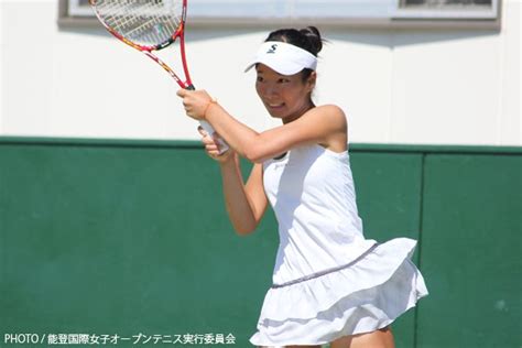 本戦がスタート、清水綾乃、小堀桃子、輿石亜佑美のジュニア勢3人が初戦を突破 能登国際女子オープン テニス スポーツブル スポブル