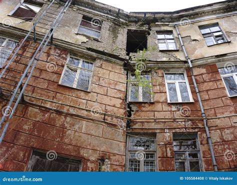 Crumbling Buildings Large Crack Broken Stock Photo Image Of Abandoned