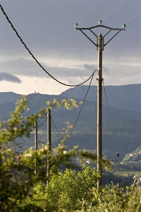 Cables De Transmisi N De Arriba De Alto Voltaje Foto De Archivo