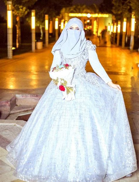 Pin By Agnes Sales On Muslimah Muslim Wedding Dresses Bride Muslim