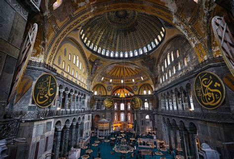 Potret Keindahan Hagia Sophia Gelar Tarawih Setelah 88 Tahun