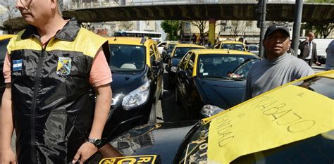 Otro día de protestas en la Ciudad taxistas marchan contra Uber