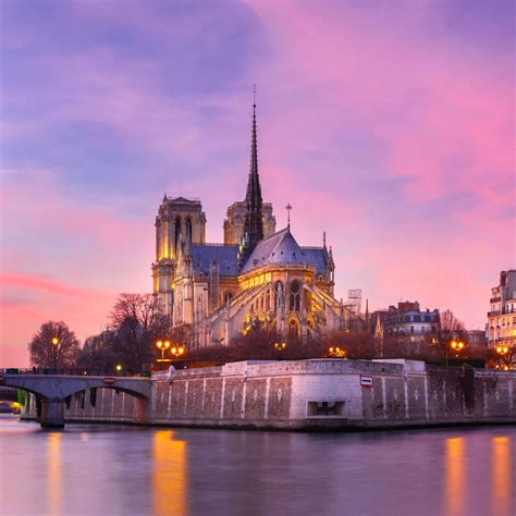 The Best Things to do in Nice at Night - Riviera Bar Crawl Tours