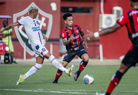 Vitória faz 2 a 0 mas cede empate ao Bahia na volta do clássico baiano