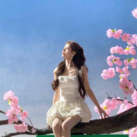 Ju Jingyi·blossoms In Spring Imedia