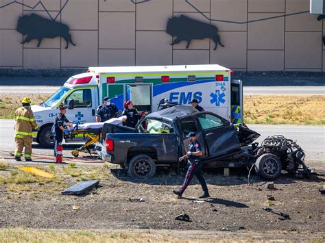 Police Investigate Fatal Crash In Southwest Calgary Calgary Herald