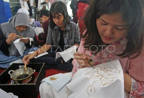 PAMERAN WASTRA NUSANTARA ANTARA Foto