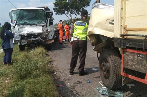 Truk Adu Banteng Evakuasi Sopir Terjepit Kabin Berlangsung Dramatis